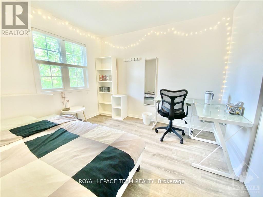 64 Tobermory Crescent, Ottawa, ON - Indoor Photo Showing Bedroom