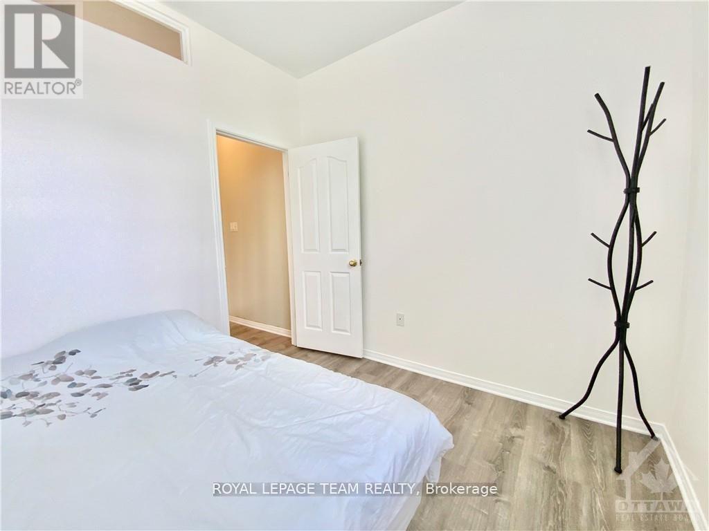 64 Tobermory Crescent, Ottawa, ON - Indoor Photo Showing Bedroom