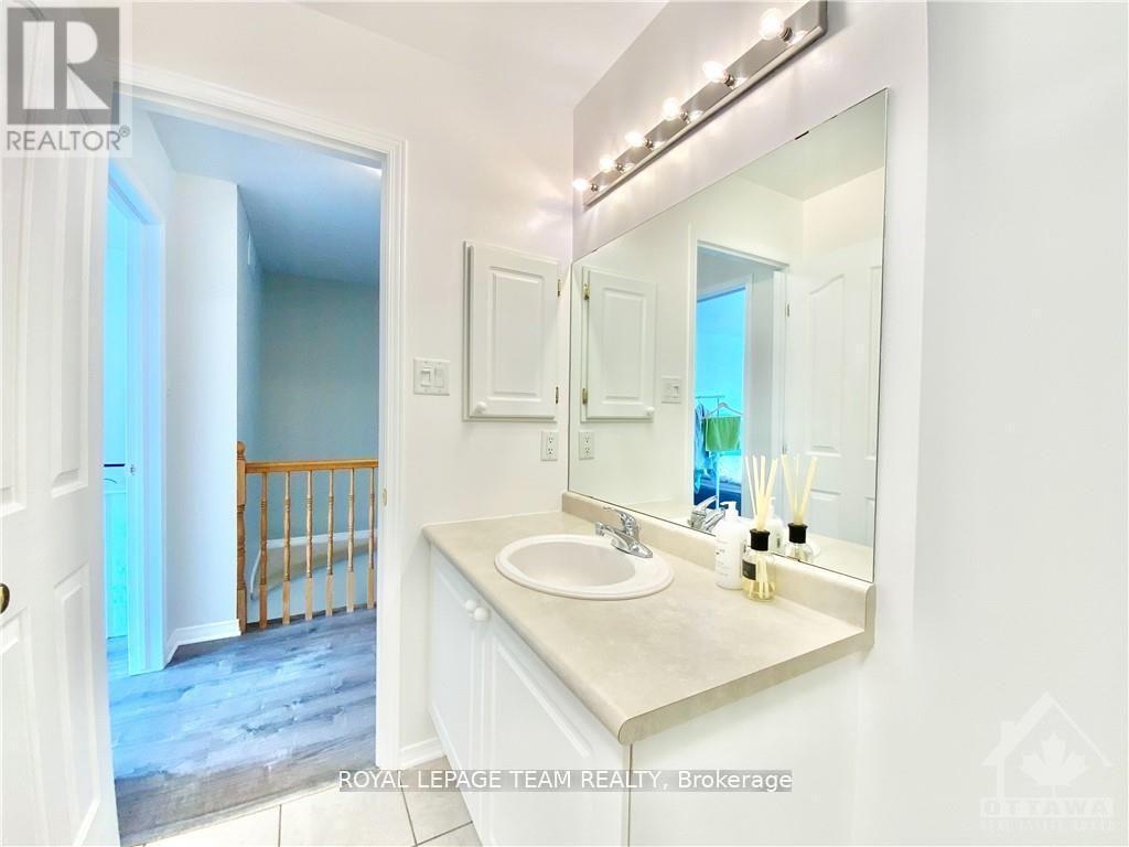 64 Tobermory Crescent, Ottawa, ON - Indoor Photo Showing Bathroom
