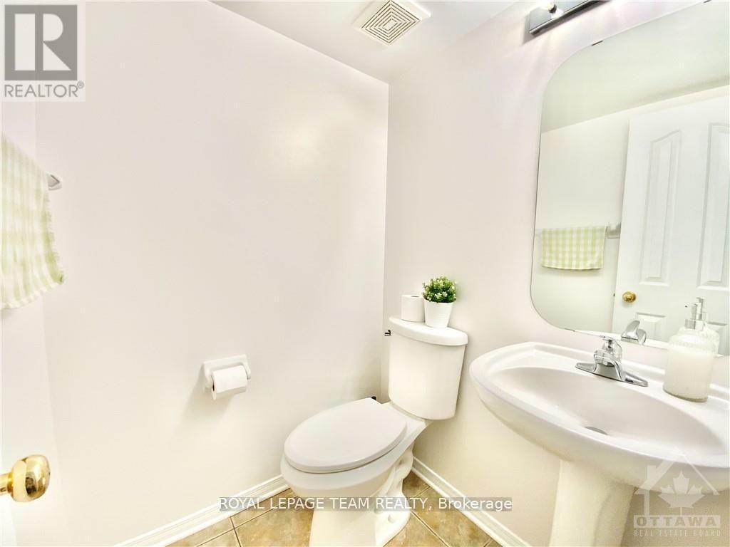 64 Tobermory Crescent, Ottawa, ON - Indoor Photo Showing Bathroom