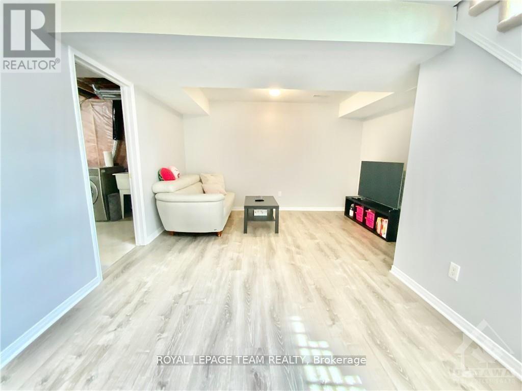 64 Tobermory Crescent, Ottawa, ON - Indoor Photo Showing Other Room