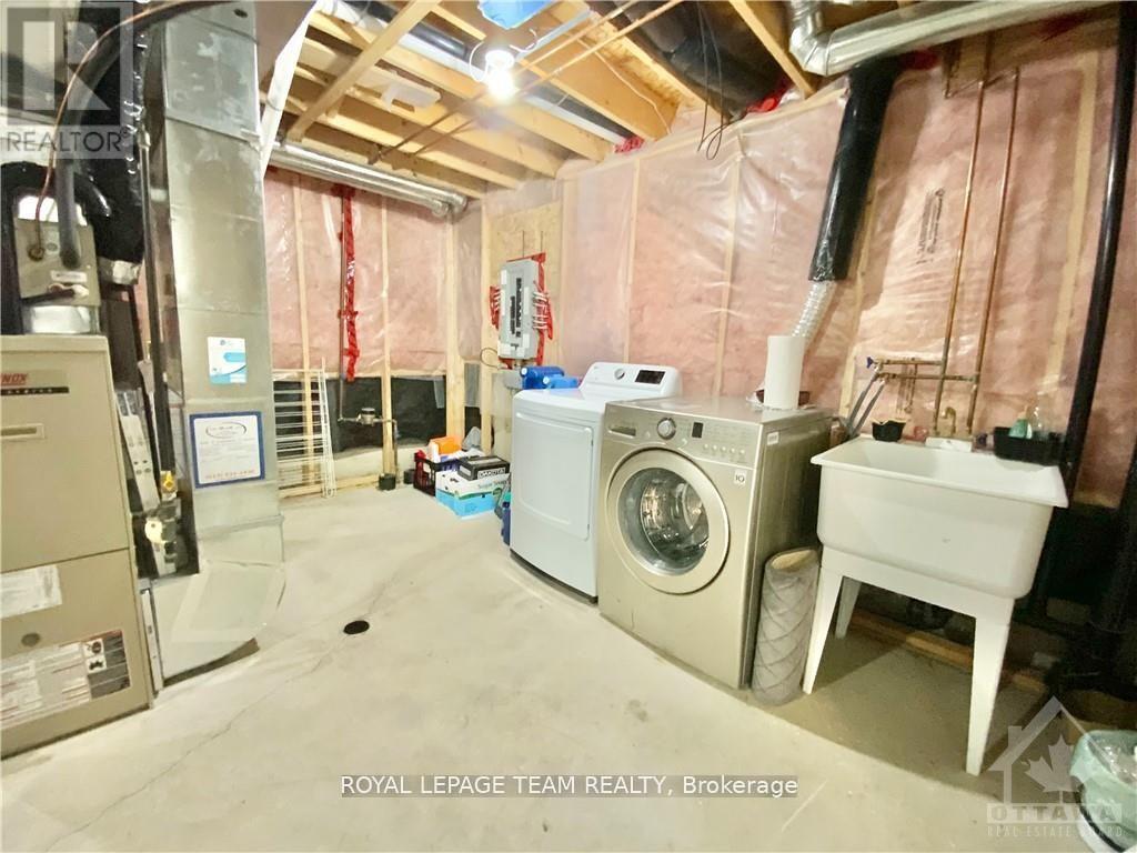 64 Tobermory Crescent, Ottawa, ON - Indoor Photo Showing Laundry Room