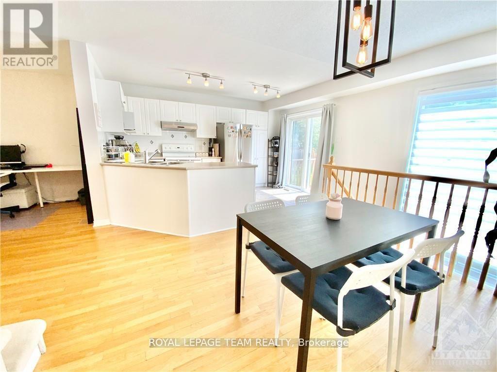 64 Tobermory Crescent, Ottawa, ON - Indoor Photo Showing Dining Room