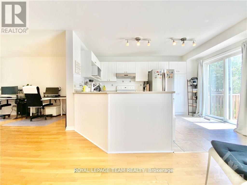 64 Tobermory Crescent, Ottawa, ON - Indoor Photo Showing Kitchen