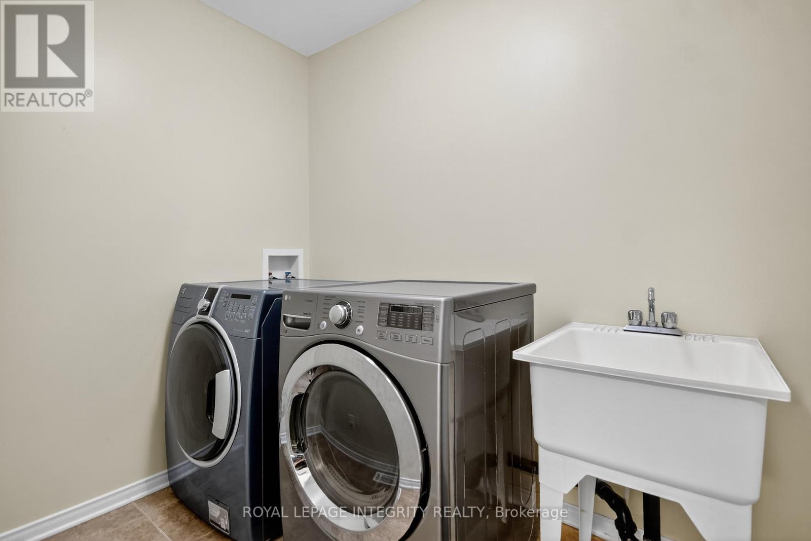 Laundry - 347 Tucana Way, Ottawa, ON - Indoor Photo Showing Laundry Room