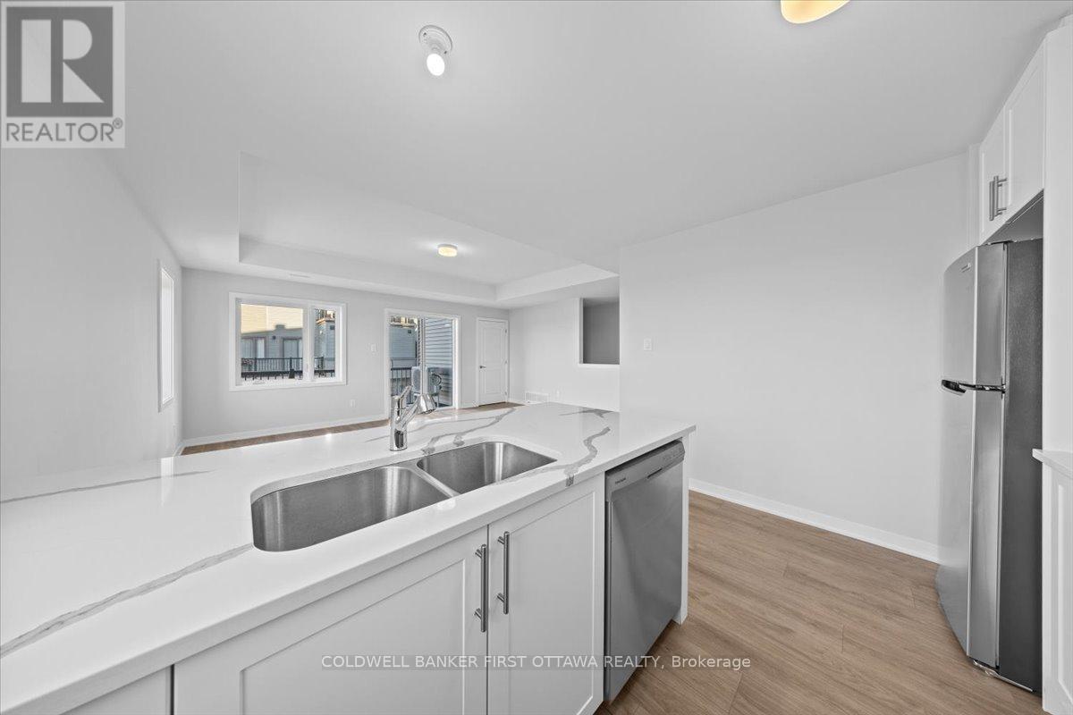 110 Parnian Private, Ottawa, ON - Indoor Photo Showing Kitchen With Double Sink