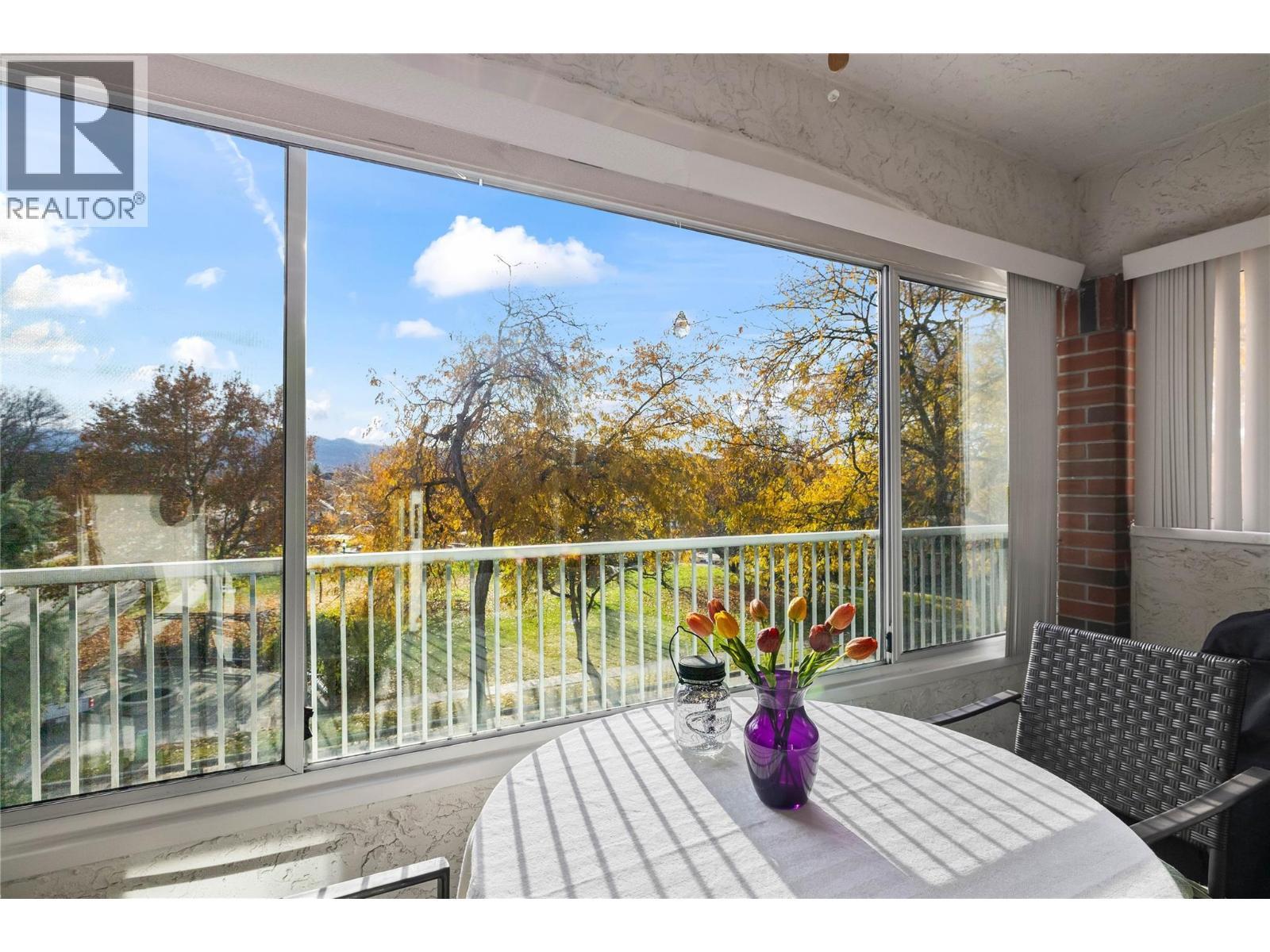 878 Bernard Avenue Unit# 304, Kelowna, BC - Outdoor With Balcony With Exterior