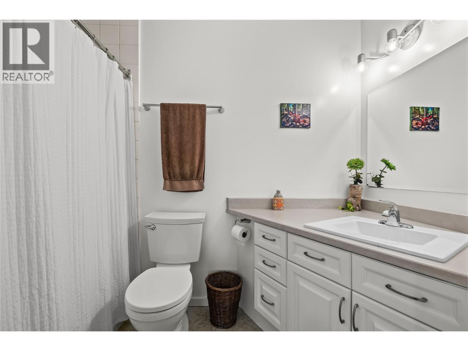 878 Bernard Avenue Unit# 304, Kelowna, BC - Indoor Photo Showing Bathroom
