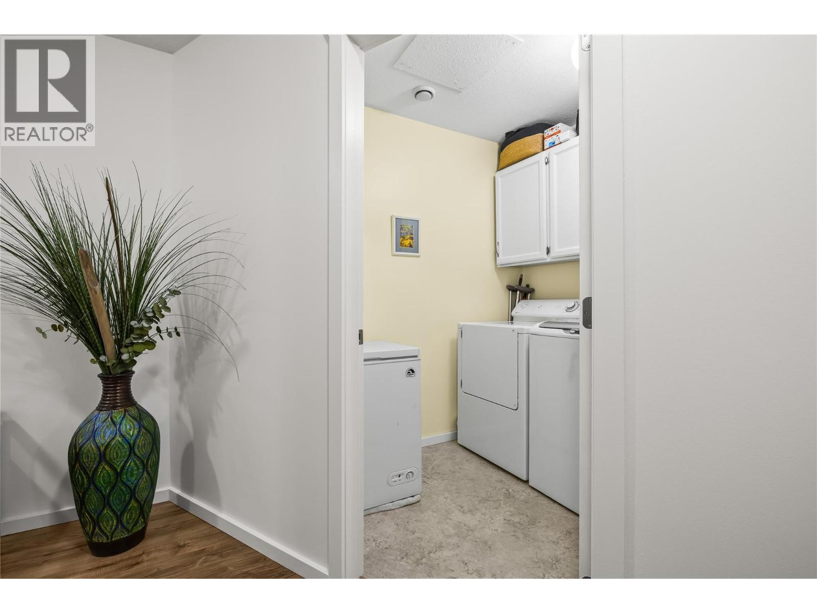 878 Bernard Avenue Unit# 304, Kelowna, BC - Indoor Photo Showing Laundry Room