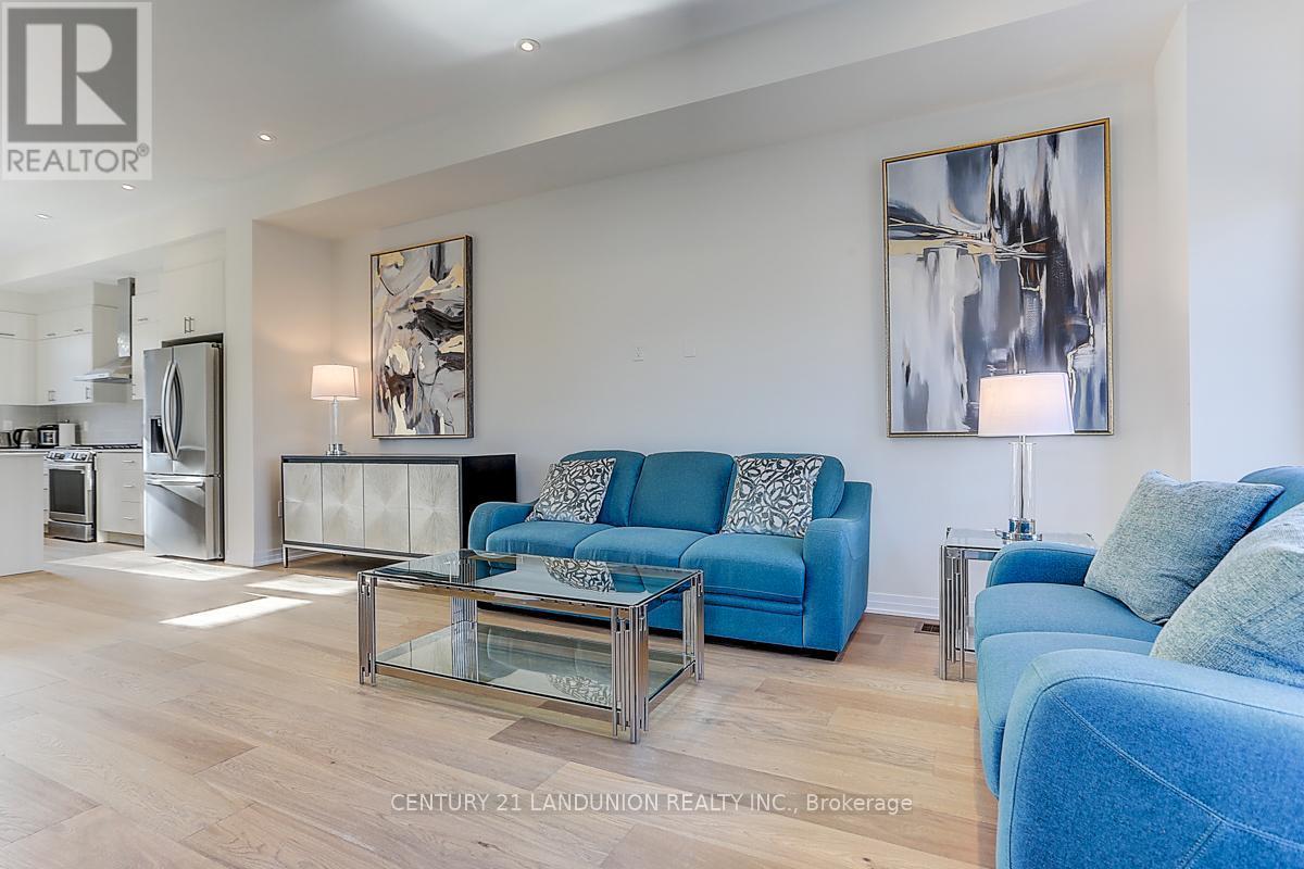 6 De La Roche Drive, Vaughan, ON - Indoor Photo Showing Living Room