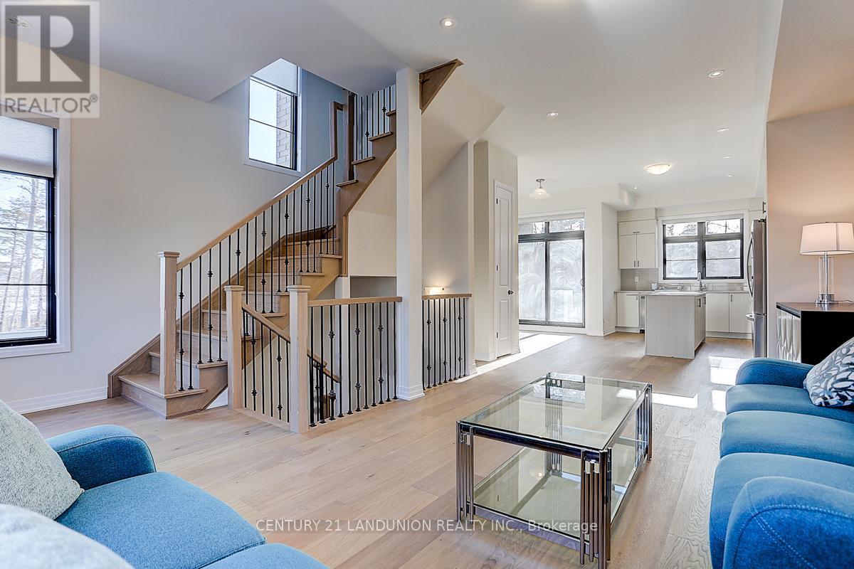 6 De La Roche Drive, Vaughan, ON - Indoor Photo Showing Living Room