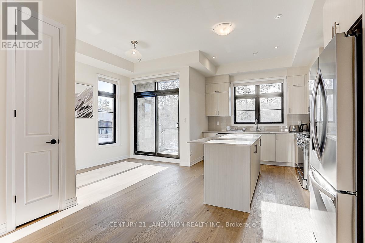 6 De La Roche Drive, Vaughan, ON - Indoor Photo Showing Kitchen