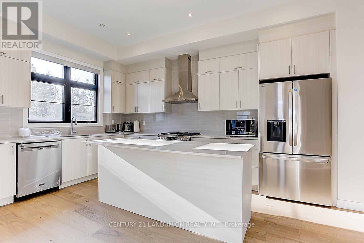 6 De La Roche Drive, Vaughan, ON - Indoor Photo Showing Kitchen With Stainless Steel Kitchen With Upgraded Kitchen