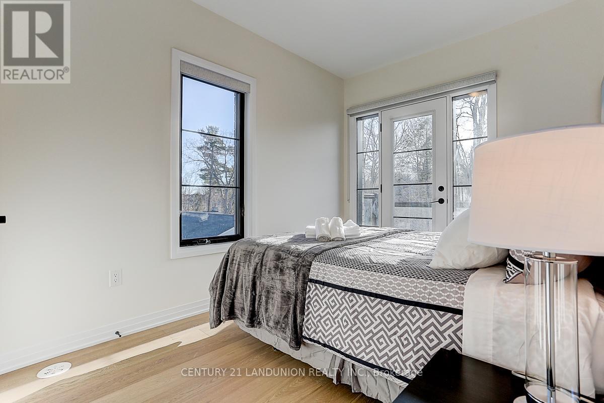 6 De La Roche Drive, Vaughan, ON - Indoor Photo Showing Bedroom