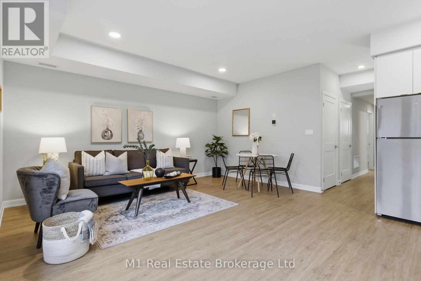 116 - 708 Woolwich Street, Guelph (Riverside Park), ON - Indoor Photo Showing Living Room