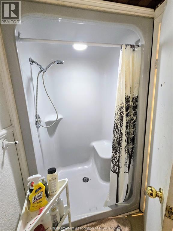 155 Sunnyside Avenue, Chatham, ON - Indoor Photo Showing Bathroom