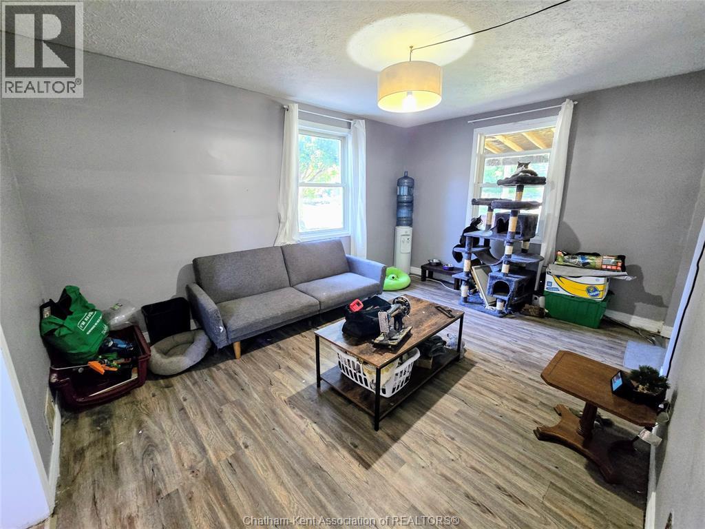 155 Sunnyside Avenue, Chatham, ON - Indoor Photo Showing Living Room