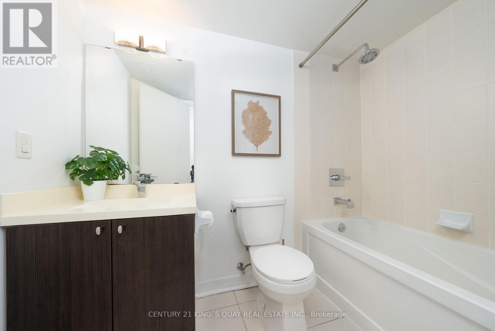 202 - 5740 Yonge Street, Toronto, ON - Indoor Photo Showing Bathroom