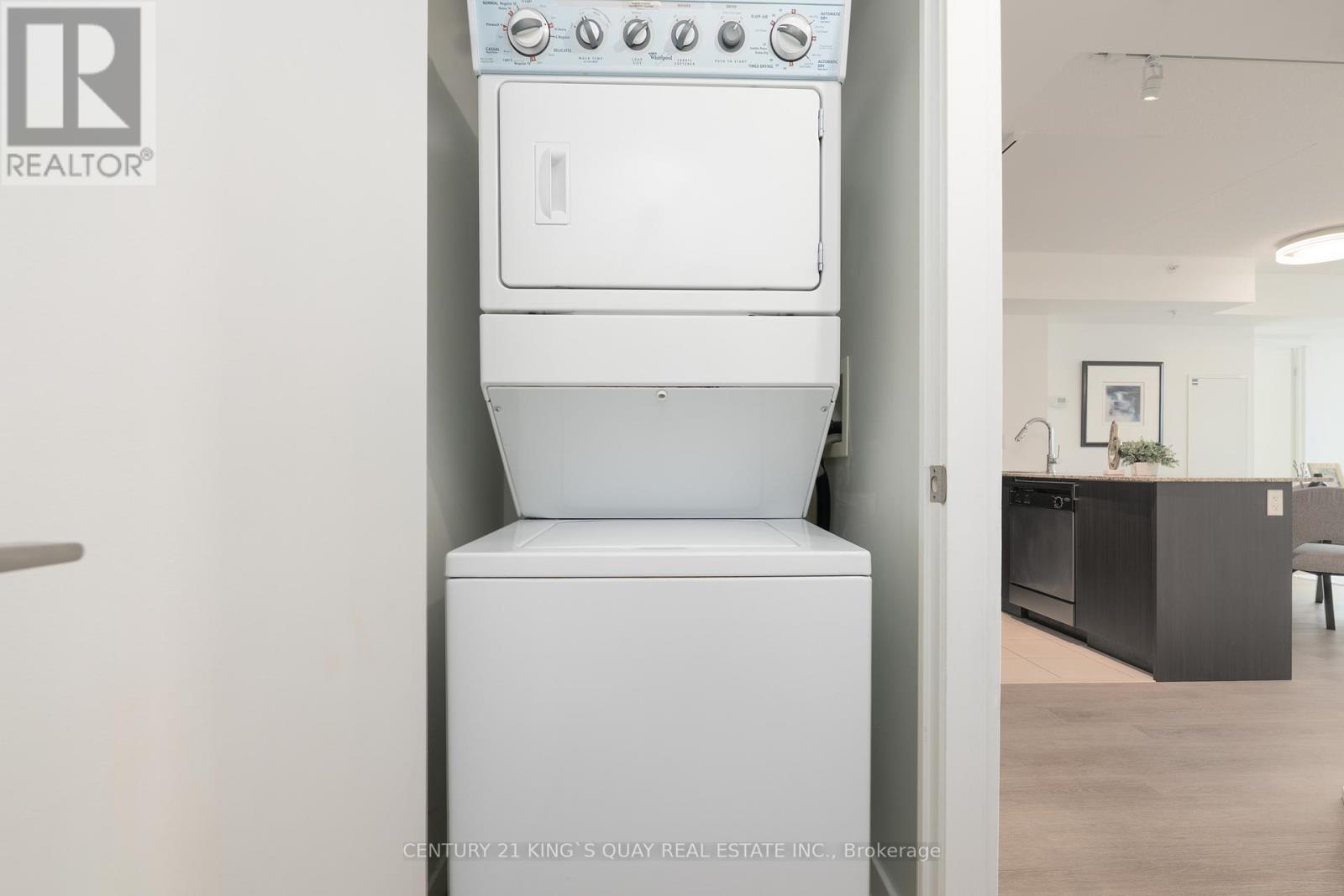 202 - 5740 Yonge Street, Toronto, ON - Indoor Photo Showing Laundry Room