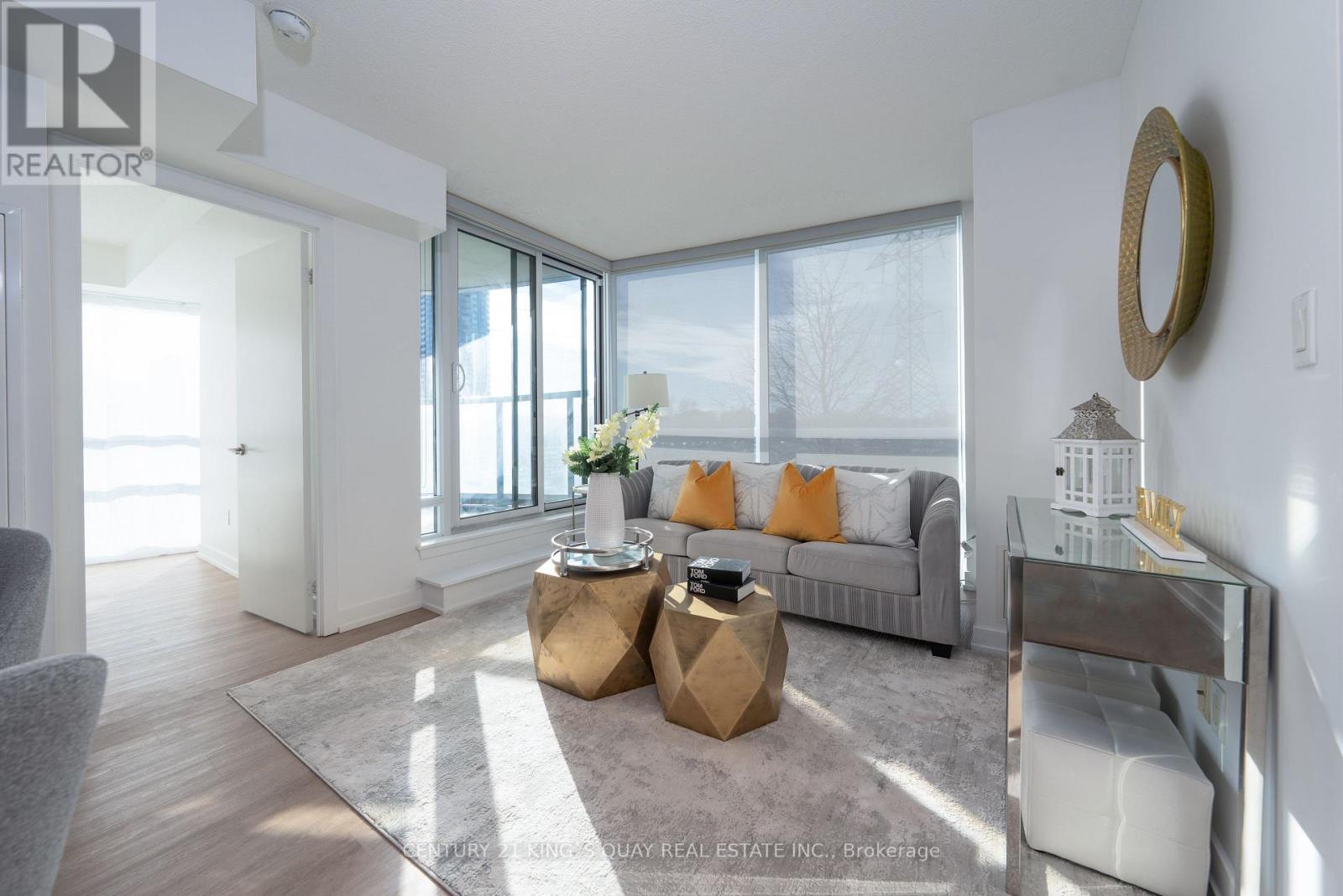 202 - 5740 Yonge Street, Toronto, ON - Indoor Photo Showing Living Room