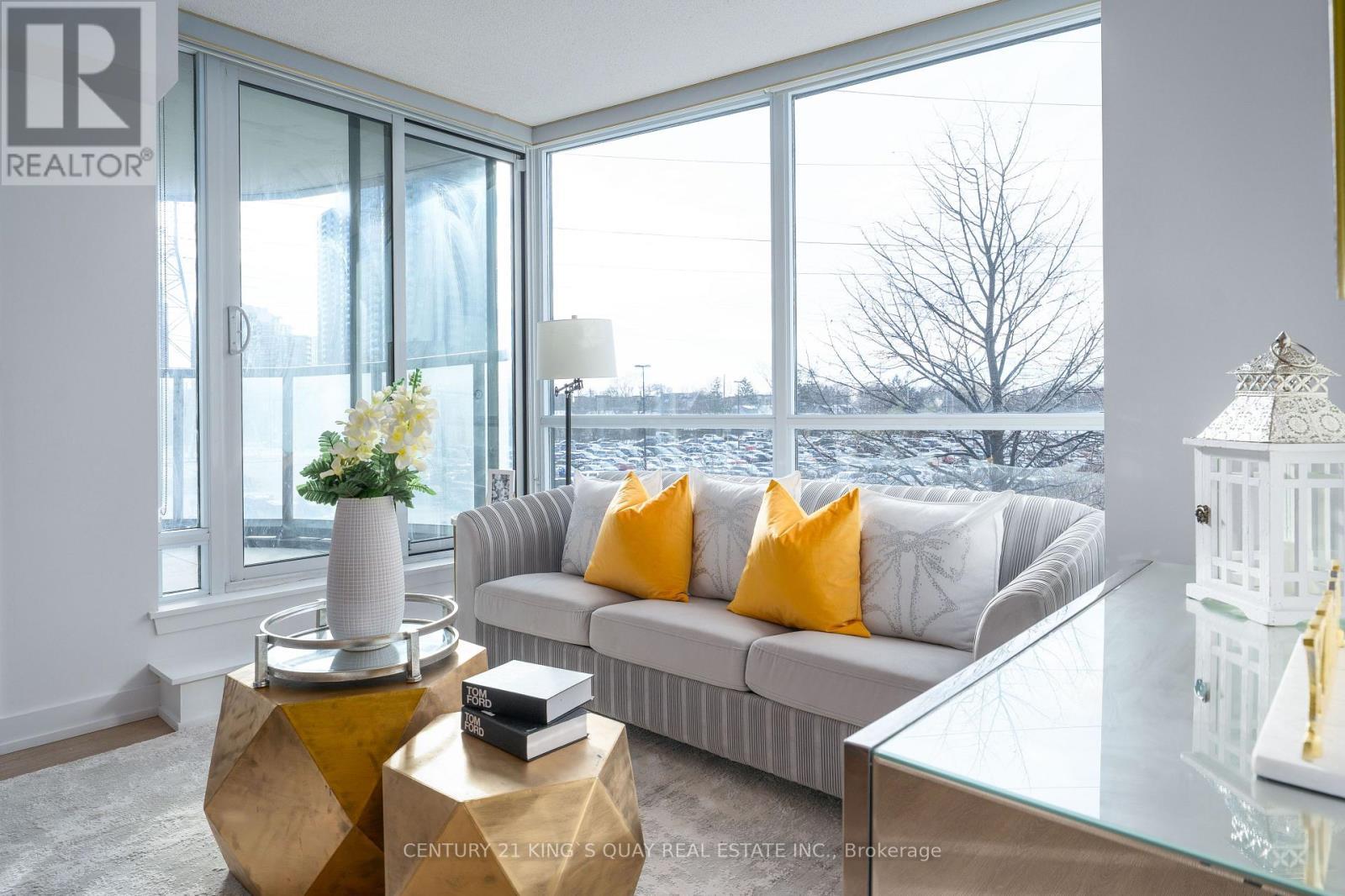 202 - 5740 Yonge Street, Toronto, ON - Indoor Photo Showing Living Room