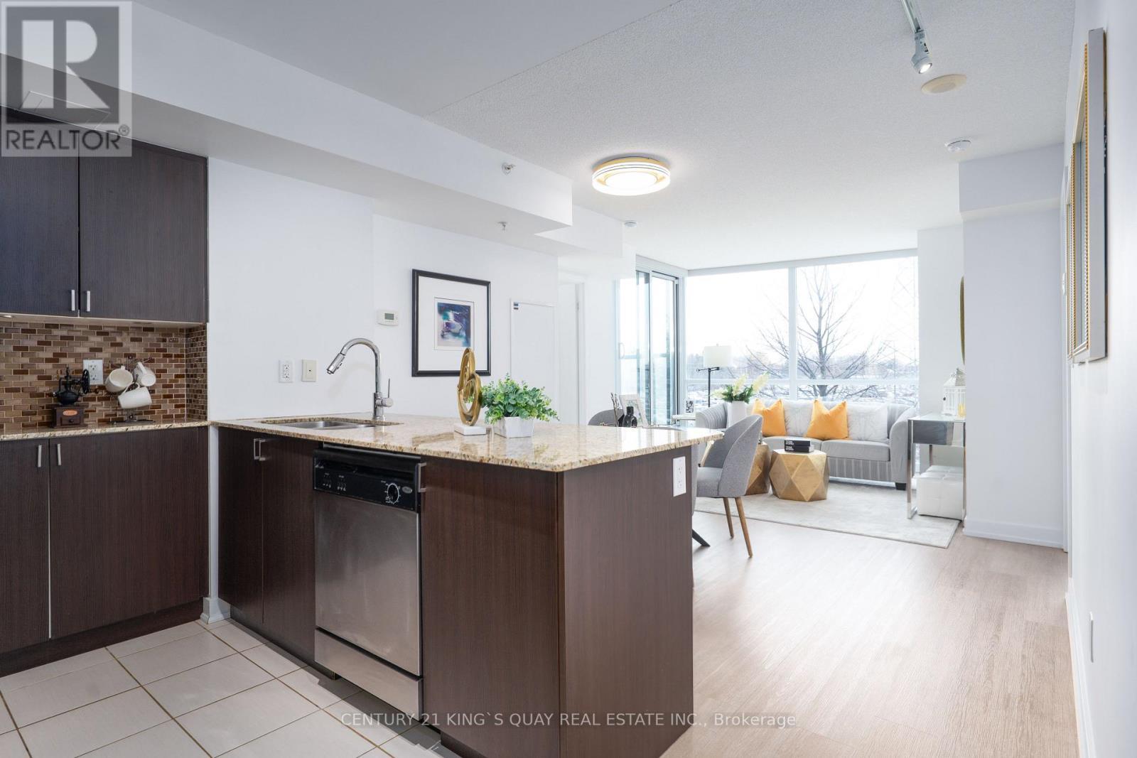 202 - 5740 Yonge Street, Toronto, ON - Indoor Photo Showing Kitchen
