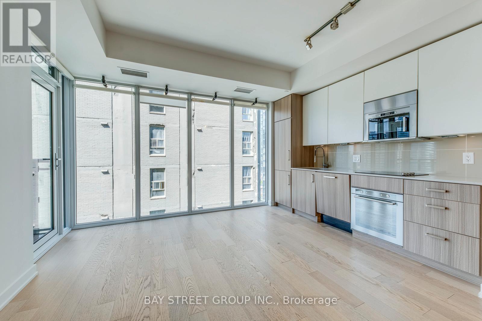 1601 - 17 Dundonald Street, Toronto, ON - Indoor