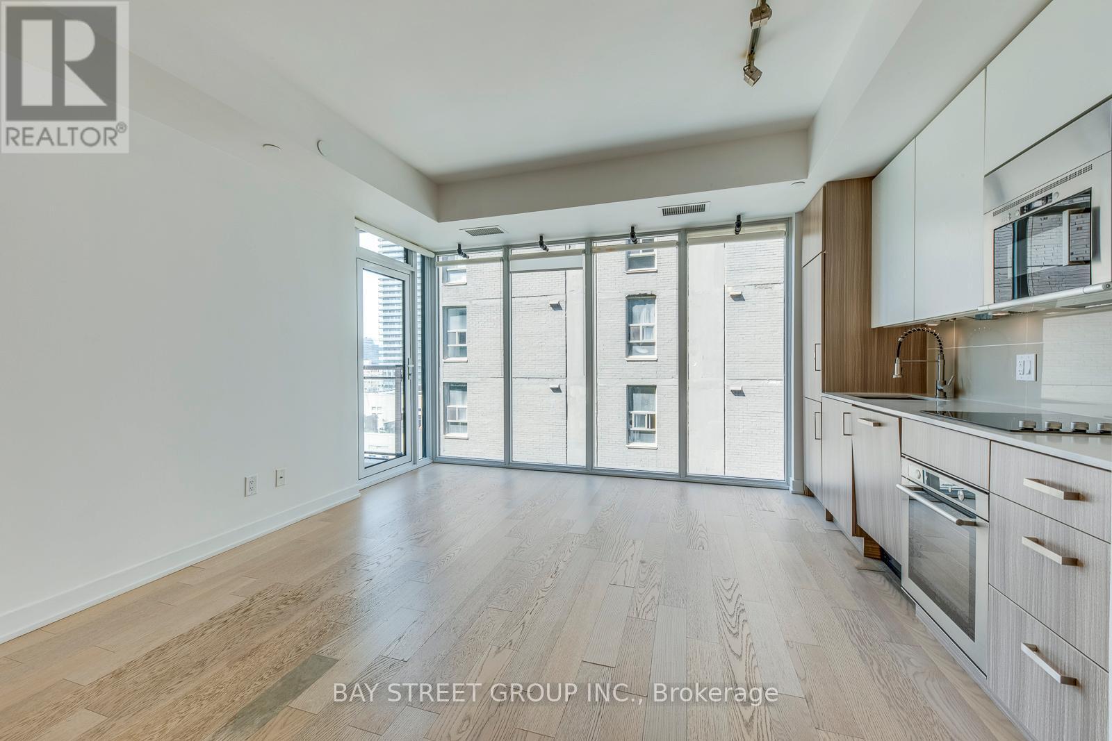 1601 - 17 Dundonald Street, Toronto, ON - Indoor Photo Showing Kitchen
