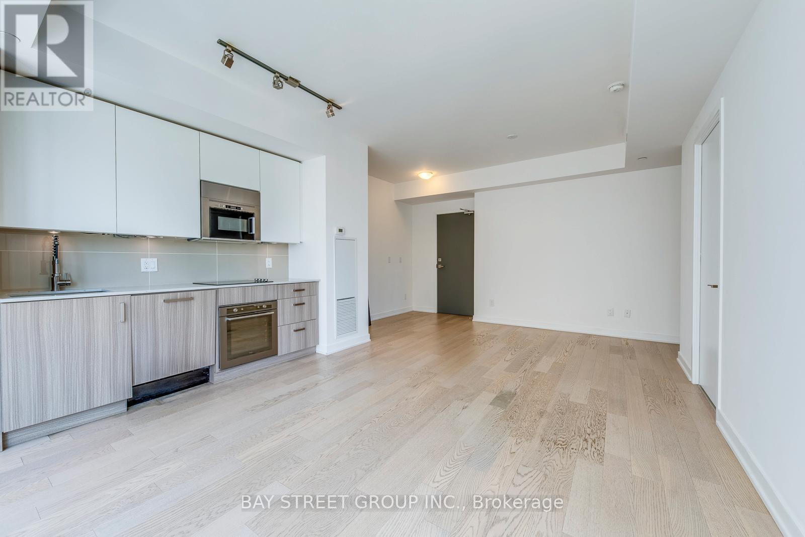 1601 - 17 Dundonald Street, Toronto, ON - Indoor Photo Showing Kitchen