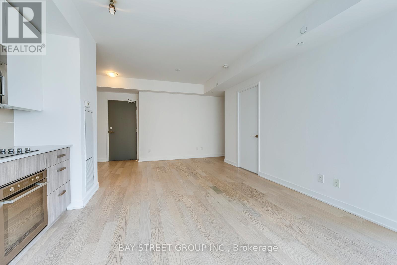1601 - 17 Dundonald Street, Toronto, ON - Indoor With Fireplace