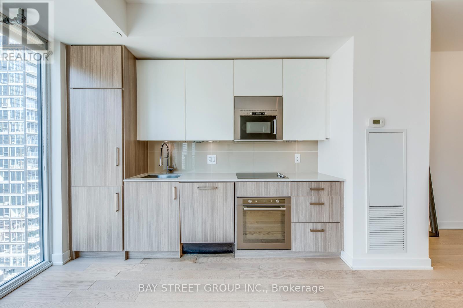 1601 - 17 Dundonald Street, Toronto, ON - Indoor Photo Showing Kitchen