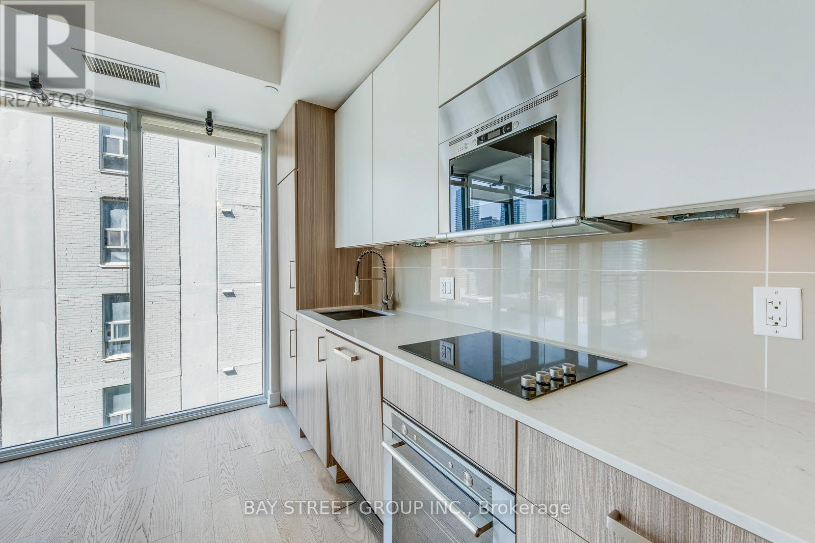 1601 - 17 Dundonald Street, Toronto, ON - Indoor Photo Showing Kitchen With Upgraded Kitchen
