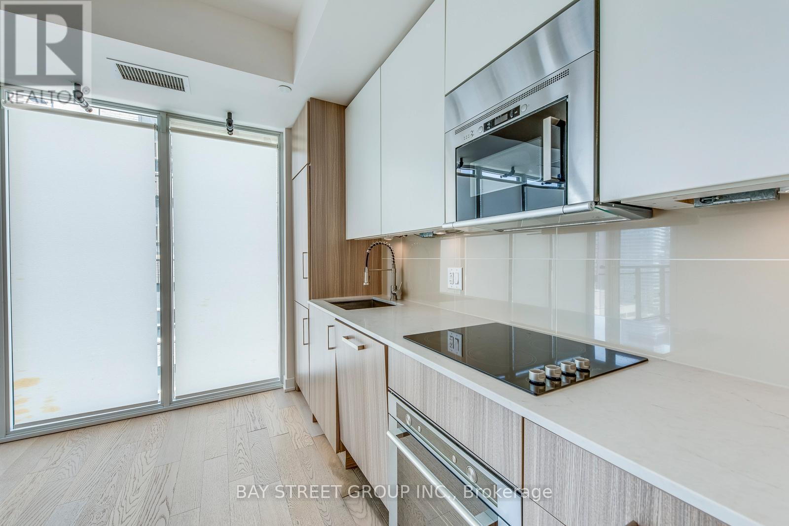 1601 - 17 Dundonald Street, Toronto, ON - Indoor Photo Showing Kitchen