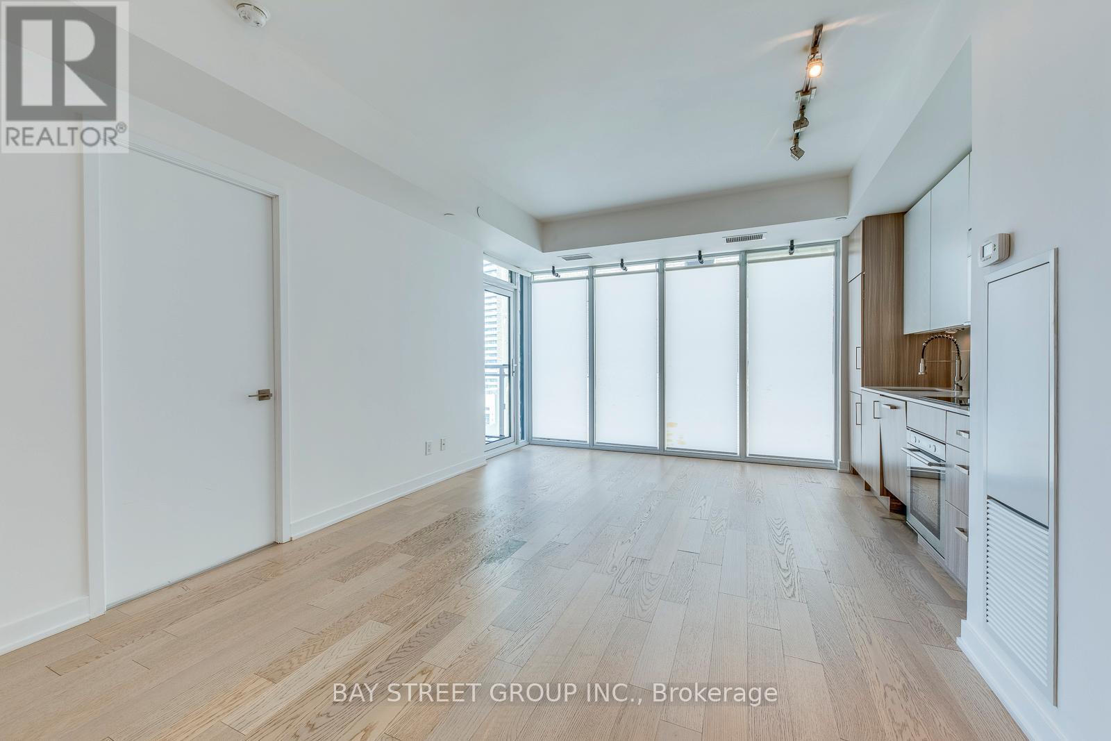 1601 - 17 Dundonald Street, Toronto, ON - Indoor