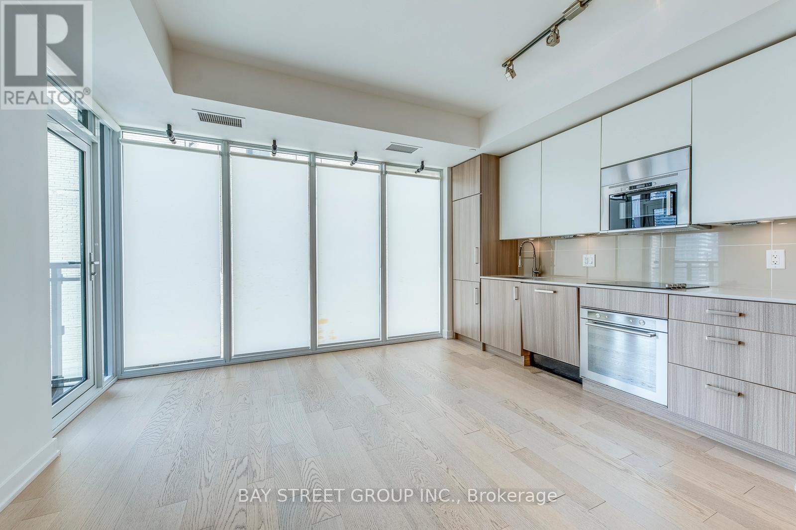 1601 - 17 Dundonald Street, Toronto, ON - Indoor Photo Showing Kitchen