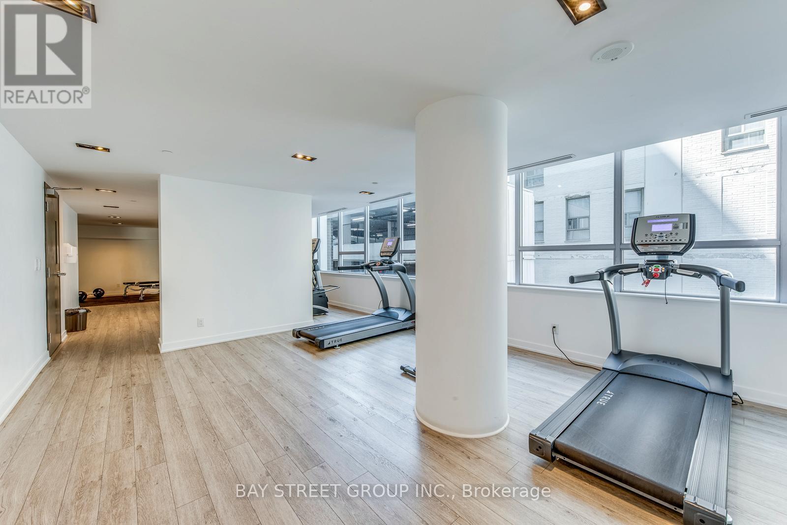 1601 - 17 Dundonald Street, Toronto, ON - Indoor Photo Showing Gym Room