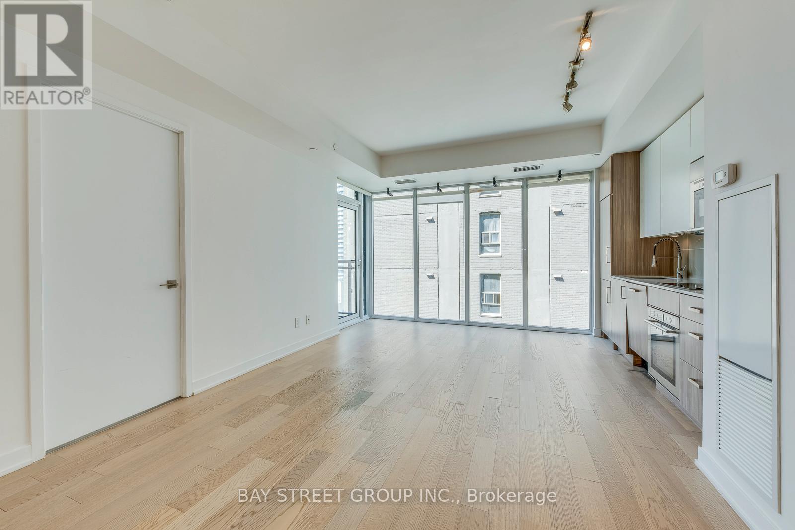 1601 - 17 Dundonald Street, Toronto, ON - Indoor