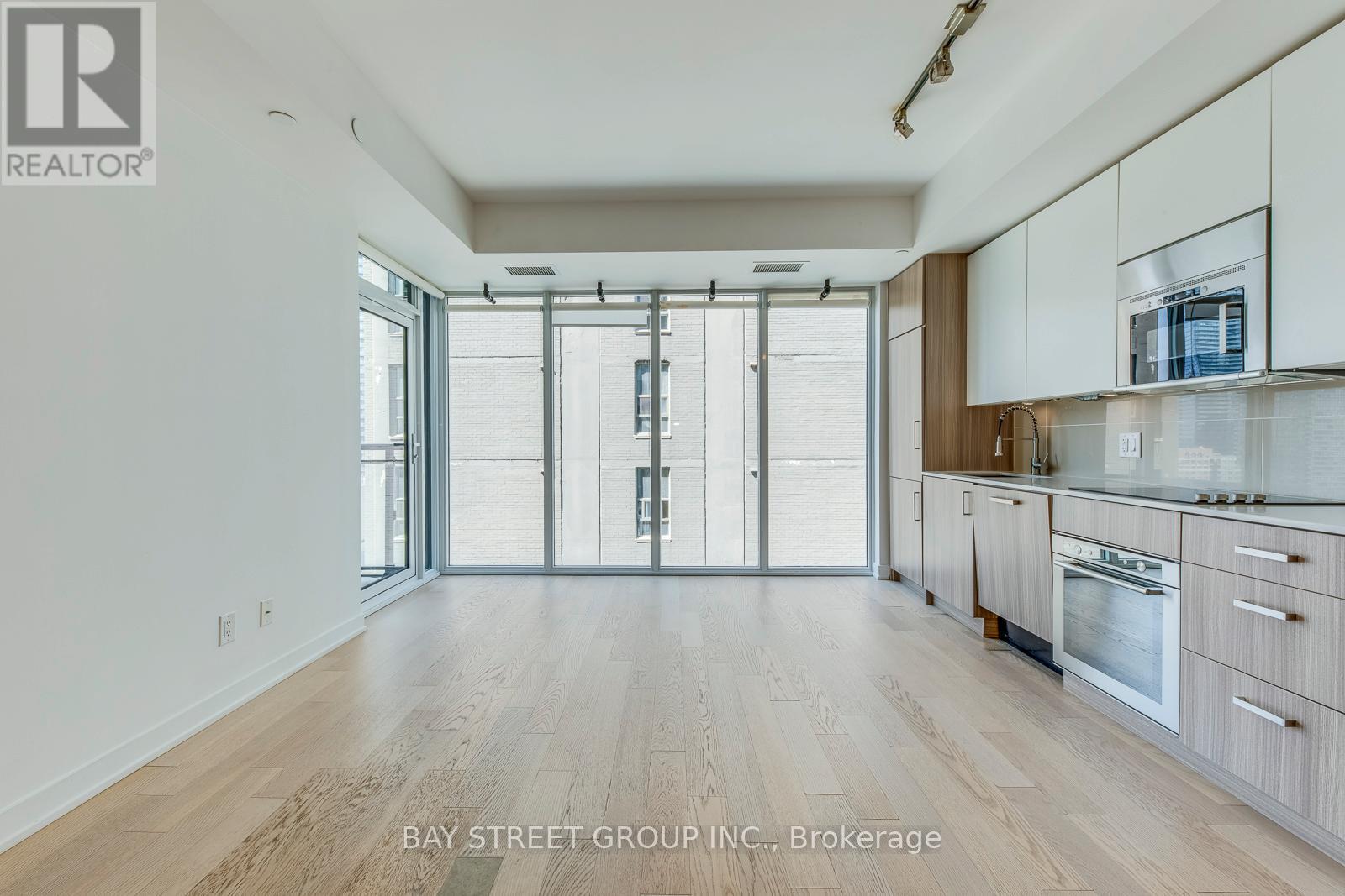 1601 - 17 Dundonald Street, Toronto, ON - Indoor