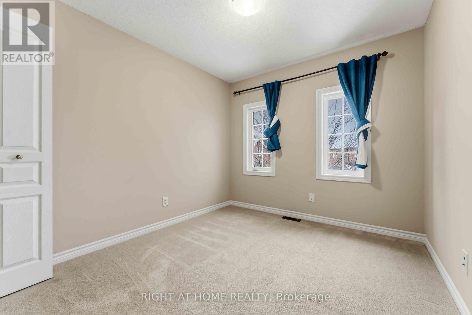 359 Kingbrook Drive, Ottawa, ON - Indoor Photo Showing Other Room