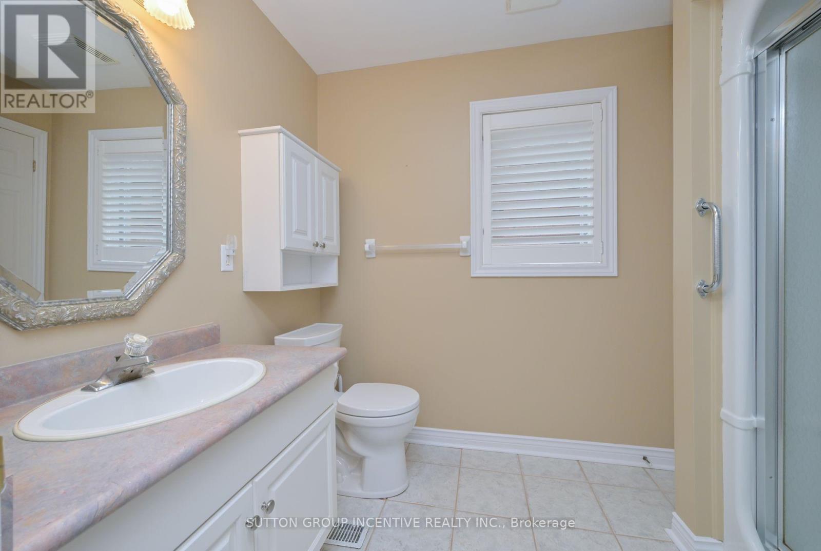 22 - 4 Belair Place, New Tecumseth, ON - Indoor Photo Showing Bathroom