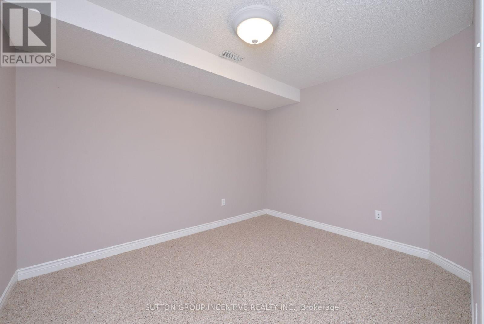 22 - 4 Belair Place, New Tecumseth, ON - Indoor Photo Showing Other Room