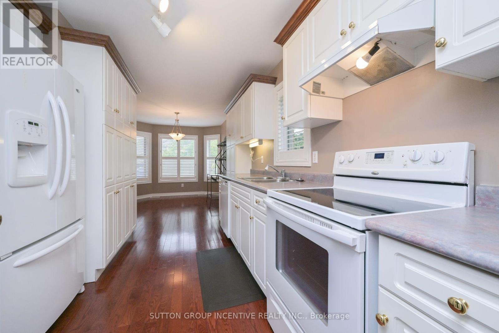 22 - 4 Belair Place, New Tecumseth, ON - Indoor Photo Showing Kitchen