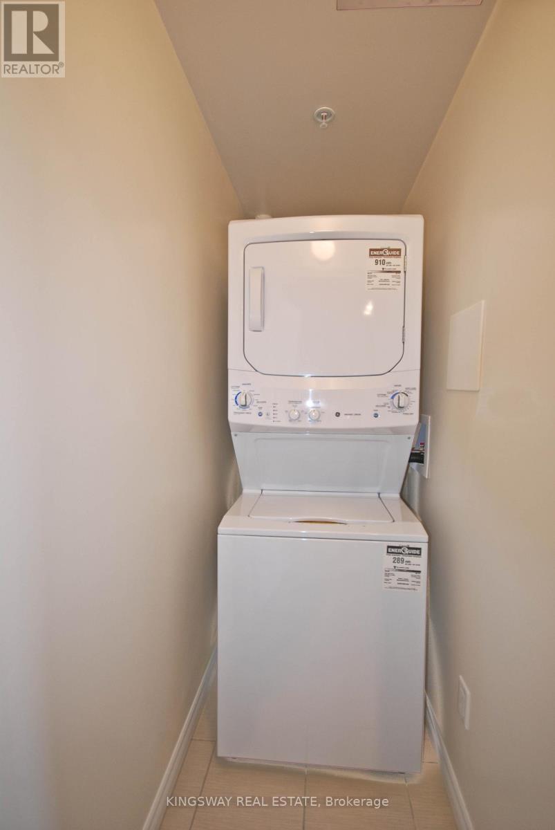 318 - 570 Lolita Gardens, Mississauga, ON - Indoor Photo Showing Laundry Room