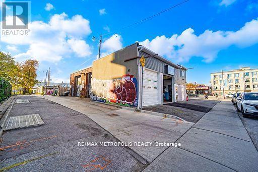 2793 Danforth Avenue, Toronto, ON