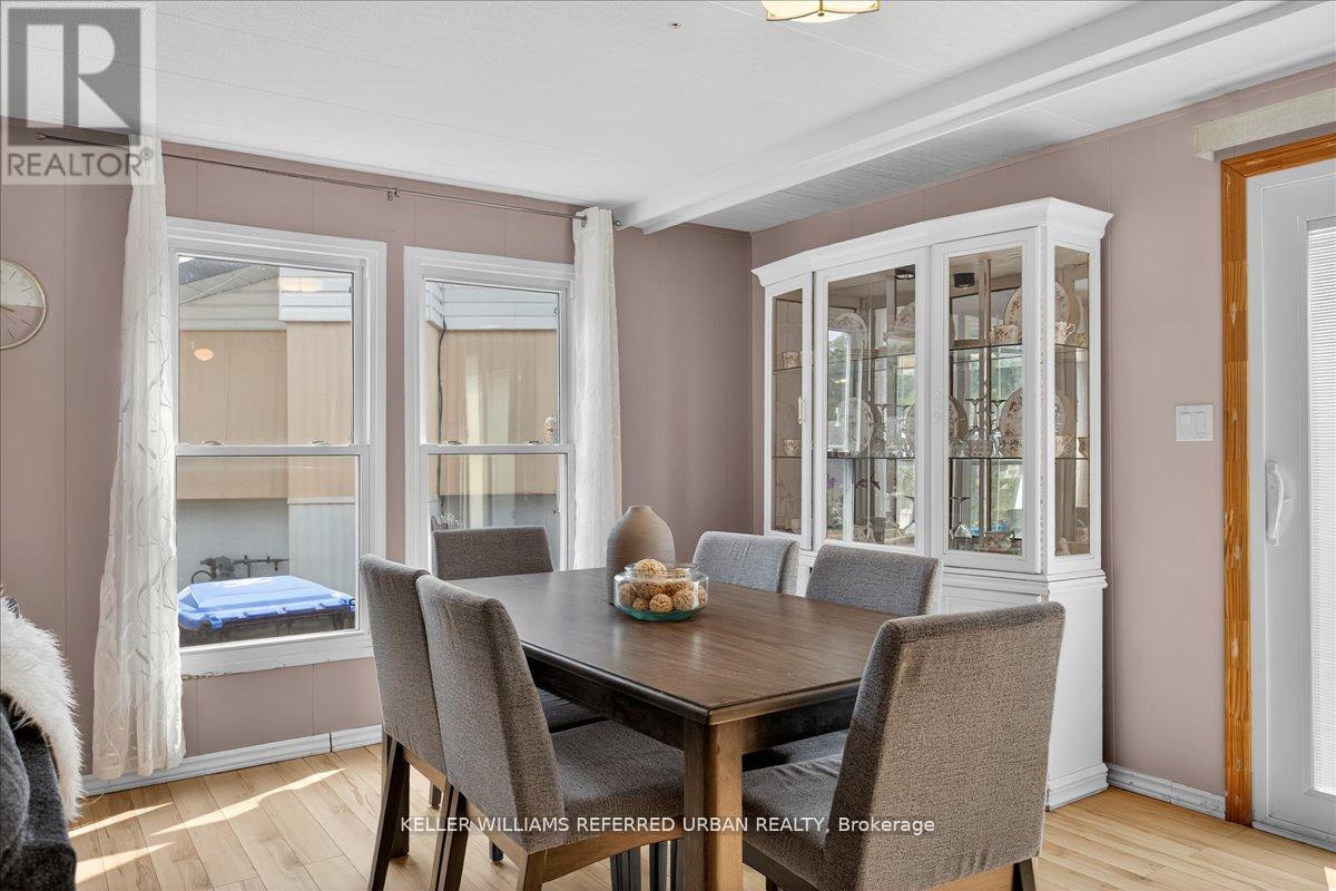 7 Sunset Drive, Innisfil, ON - Indoor Photo Showing Dining Room