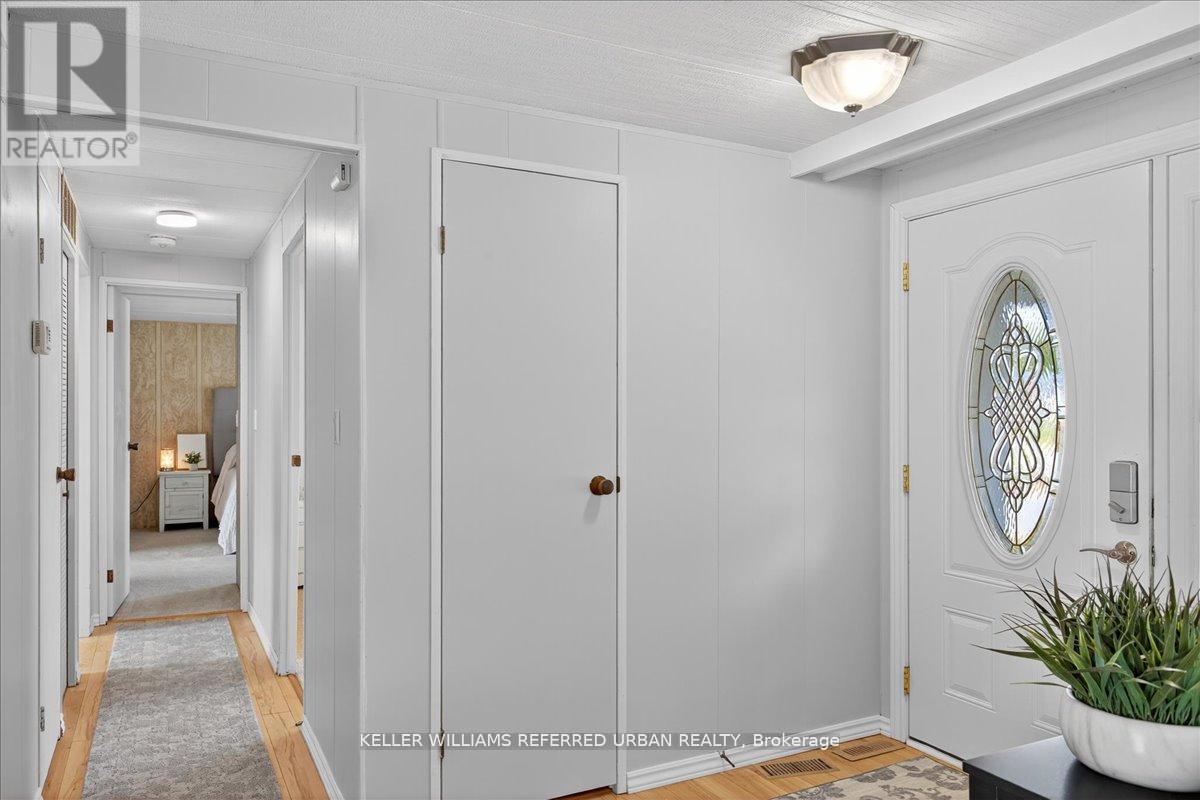 7 Sunset Drive, Innisfil, ON - Indoor Photo Showing Other Room