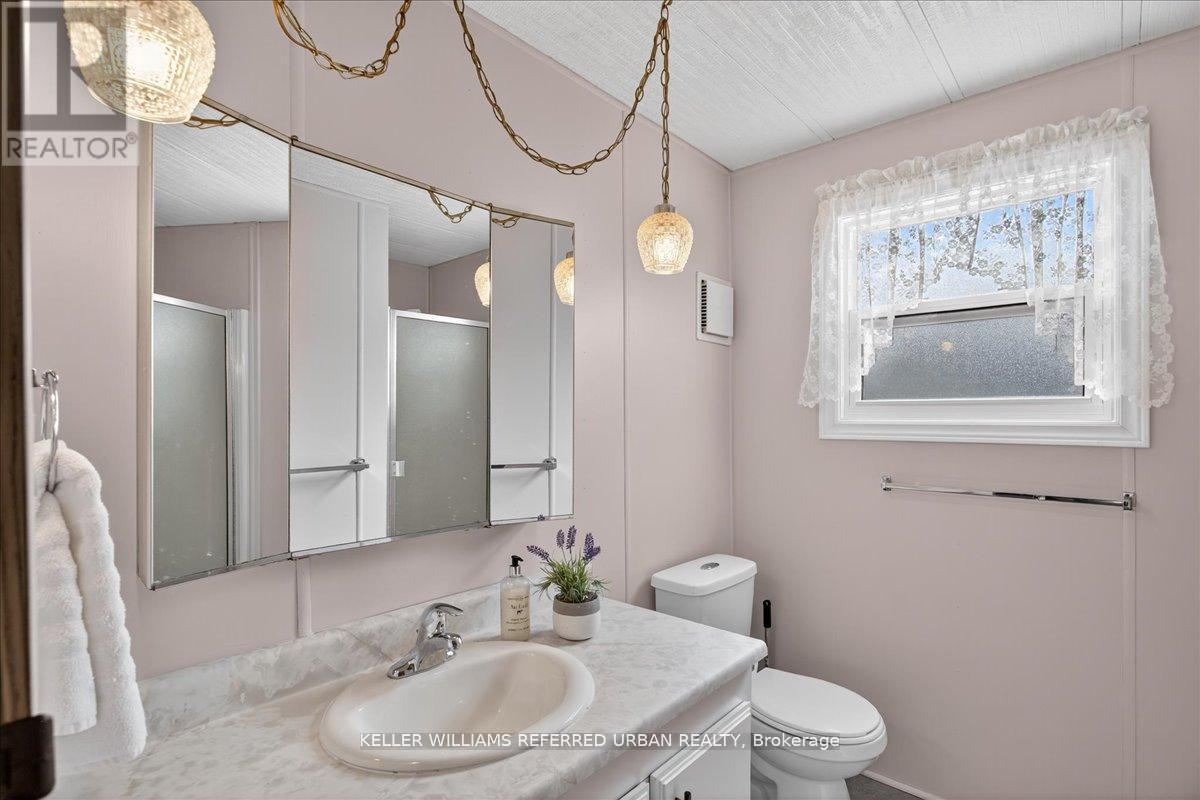 7 Sunset Drive, Innisfil, ON - Indoor Photo Showing Bathroom