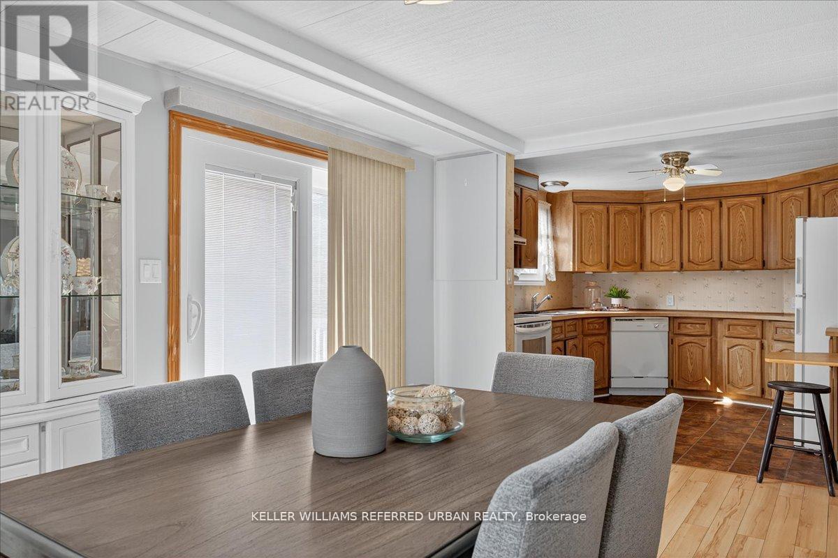 7 Sunset Drive, Innisfil, ON - Indoor Photo Showing Dining Room