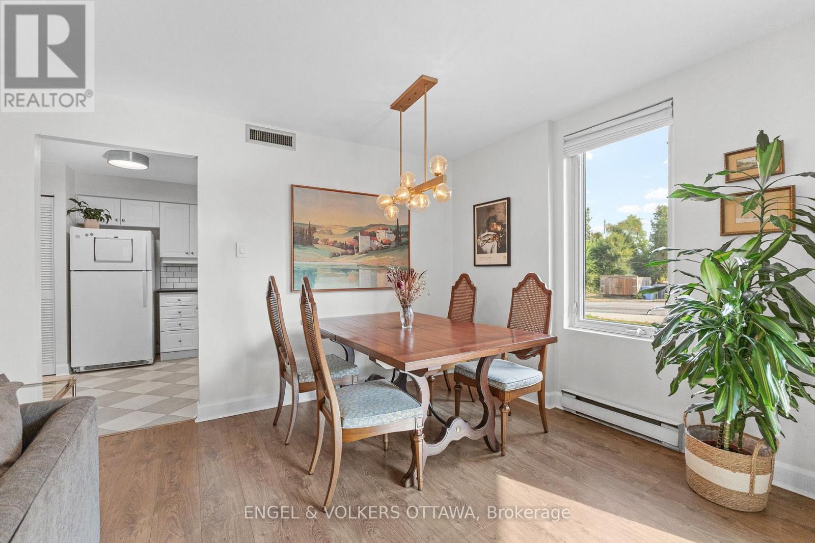 101 - 800 Mckellar Avenue, Ottawa, ON - Indoor Photo Showing Dining Room