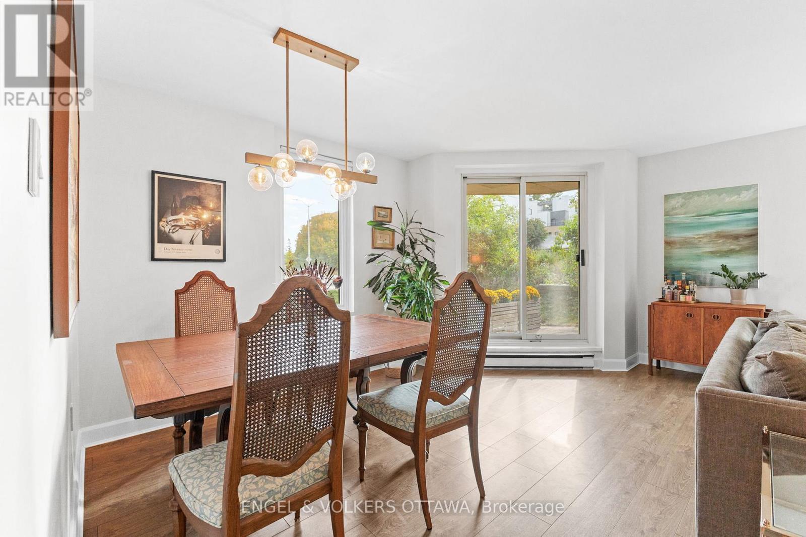 101 - 800 Mckellar Avenue, Ottawa, ON - Indoor Photo Showing Dining Room